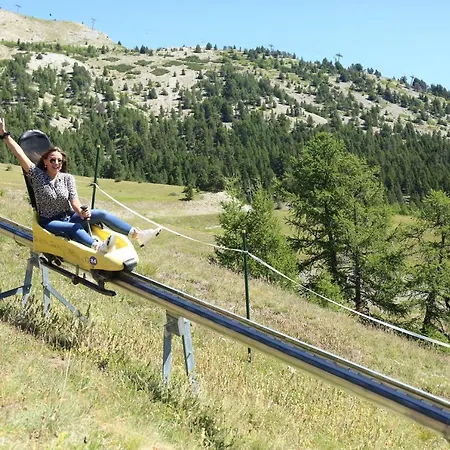 L'etesy, Pied Des Pistes Et *